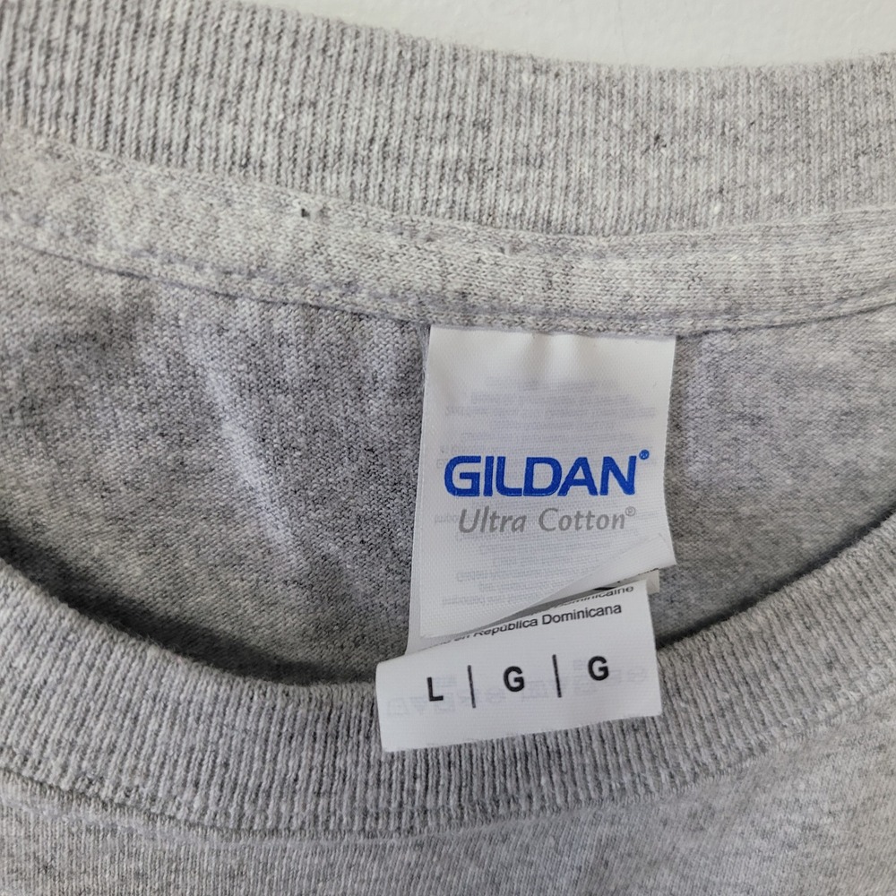 Gildan Ultra Cotton Graphic T Shirt In the U.P. Quilter Keep You Warm Grey Large - Picture 4 of 6